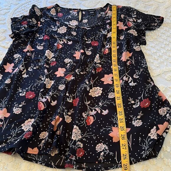 Torrid Plus Size 1 Top Black Floral Pattern Short Sleeves High Low Pleat - Picture 6 of 10